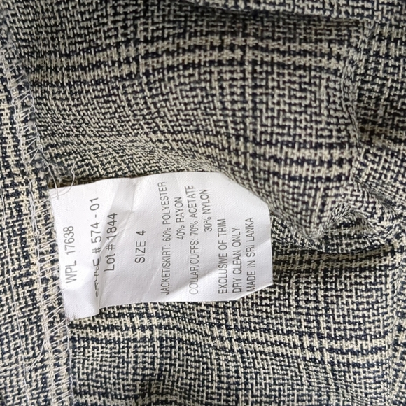 Gray plaid skirt in Women's size 4 - Picture 8 of 8